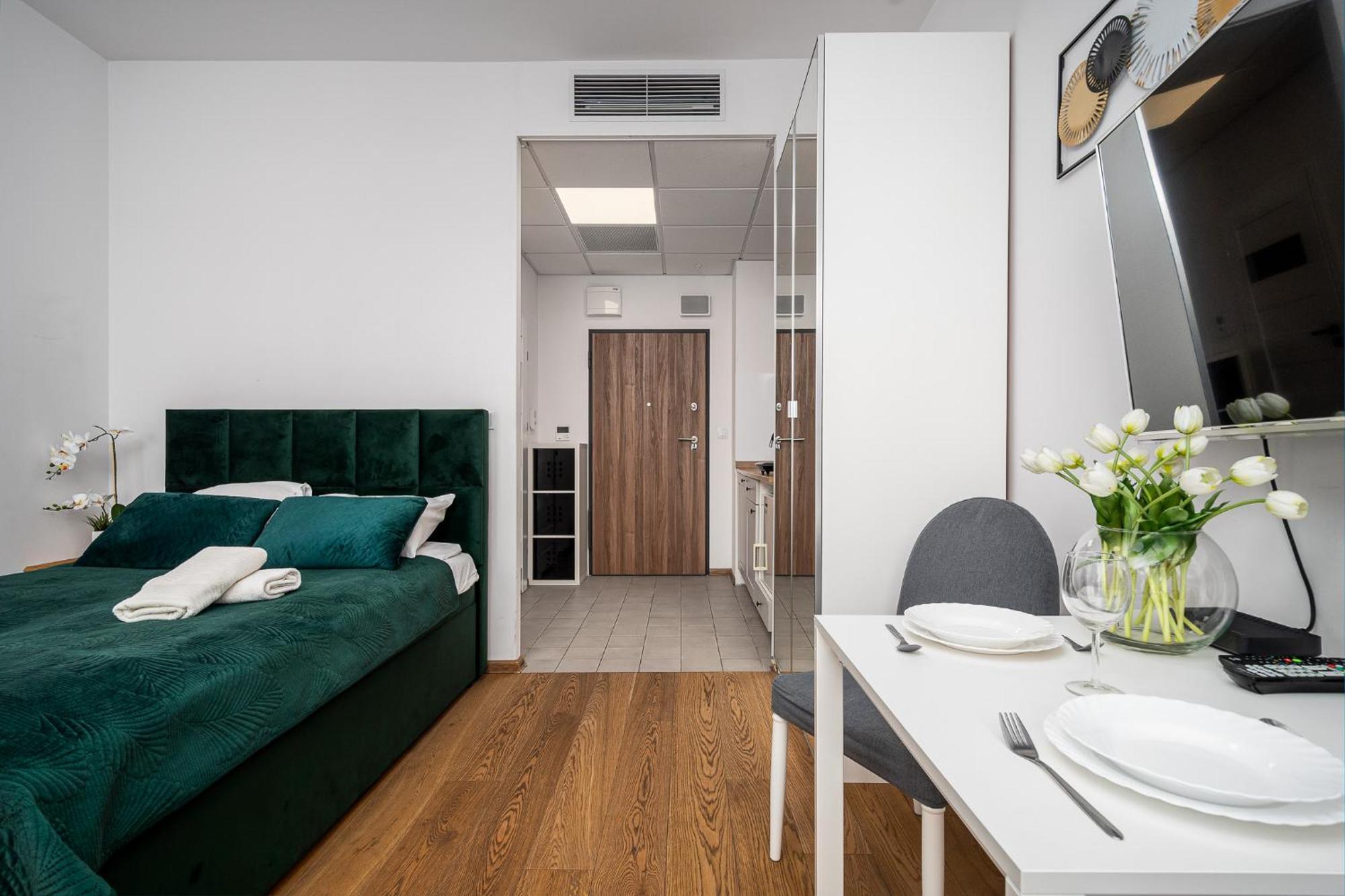ורשה Prymasa Tysiaclecia 83A Free Garage By Perfect Apart מראה חיצוני תמונה