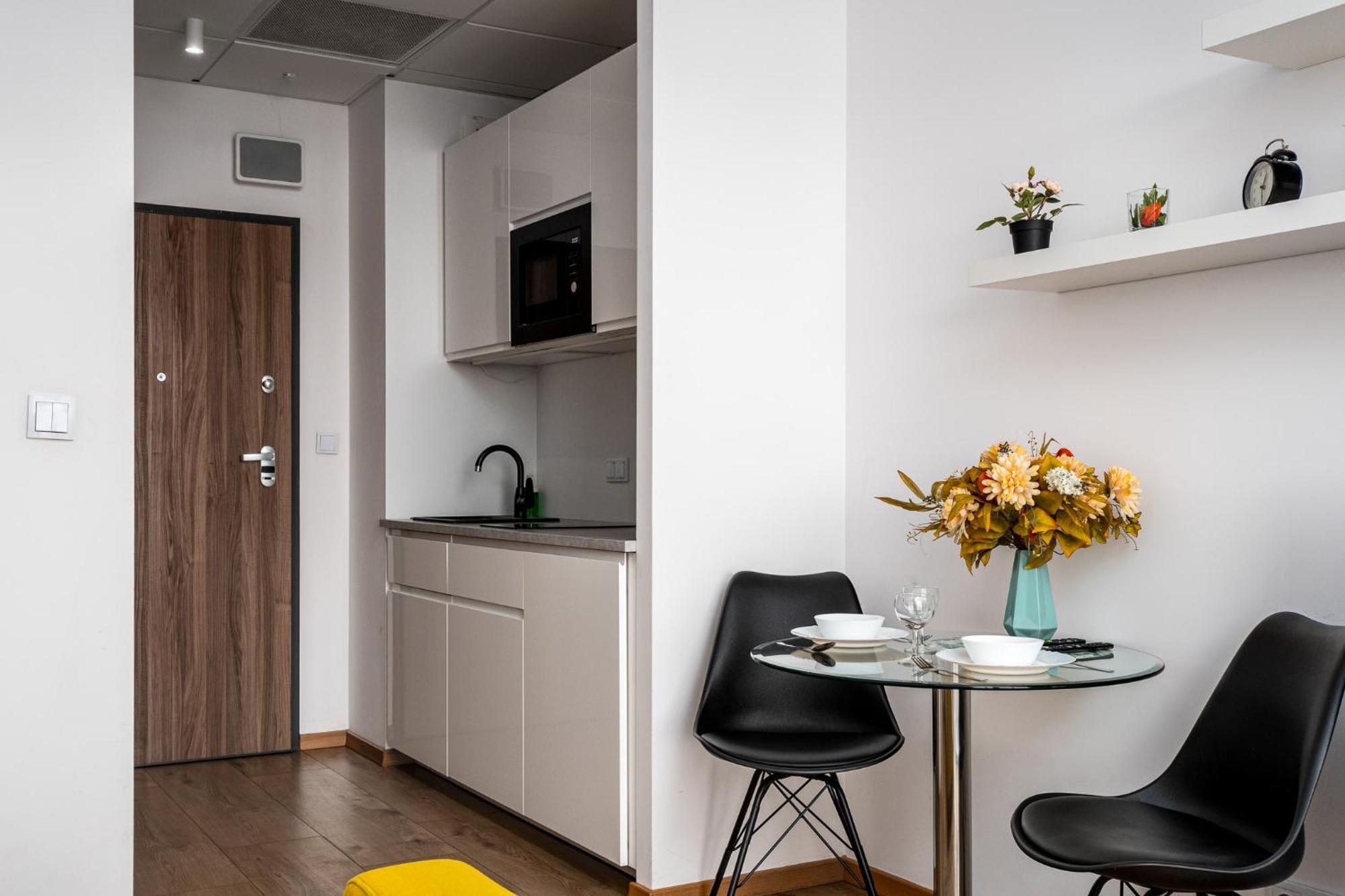 ורשה Prymasa Tysiaclecia 83A Free Garage By Perfect Apart מראה חיצוני תמונה